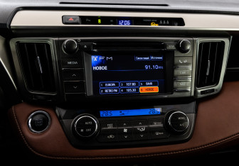 Подержанный автомобиль Toyota RAV4 2013 года (13 фото)