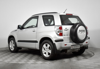 Подержанный автомобиль Suzuki Grand Vitara 2008 года (7 фото)