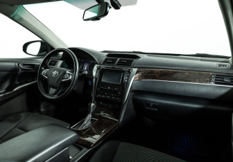 Подержанный автомобиль Toyota Camry Sedan 2018 года (9 фото)