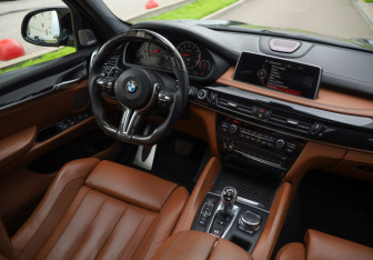 Подержанный автомобиль BMW X5 M 2016 года (13 фото)