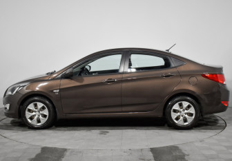 Подержанный автомобиль Hyundai Solaris Sedan 2015 года (8 фото)