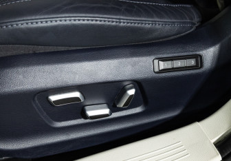 Подержанный автомобиль Hongqi H5 2022 года (16 фото)