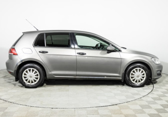 Подержанный автомобиль Volkswagen Golf Hatchback 2013 года (4 фото)