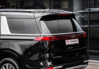 Подержанный автомобиль Kia Carnival 2021 года (11 фото)