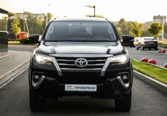 Подержанный автомобиль Toyota Fortuner 2019 года (4 фото)