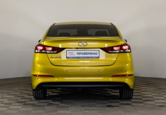 Подержанный автомобиль Hyundai Elantra Sedan 2016 года (6 фото)