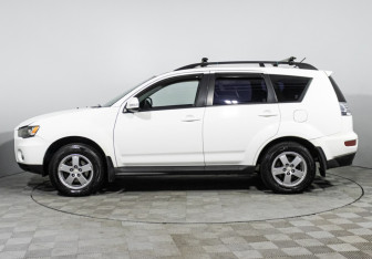 Подержанный автомобиль Mitsubishi Outlander 2011 года (8 фото)