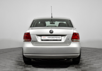 Подержанный автомобиль Volkswagen Polo Sedan 2011 года (6 фото)