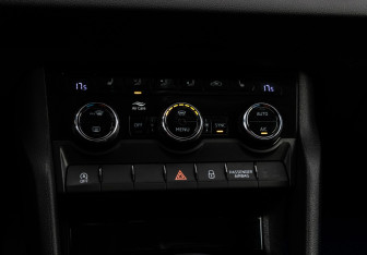Подержанный автомобиль Skoda Karoq 2021 года (16 фото)