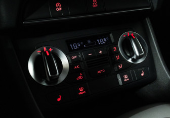 Подержанный автомобиль Audi Q3 2014 года (16 фото)