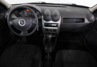 Подержанный автомобиль Renault Logan Sedan 2015 года (9 фото)