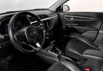 Подержанный автомобиль Kia Rio Hatchback 2021 года (9 фото)