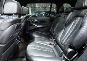 Подержанный автомобиль BMW X7 2019 года (17 фото)