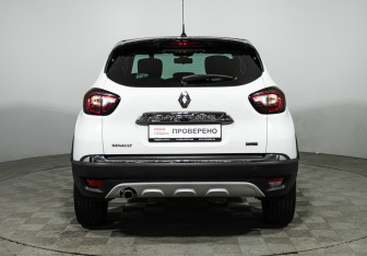 Подержанный автомобиль Renault Kaptur 2017 года (6 фото)
