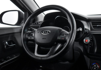 Подержанный автомобиль Kia Rio Sedan 2012 года (14 фото)