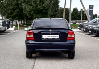 Подержанный автомобиль Opel Astra Hatchback 2003 года (5 фото)