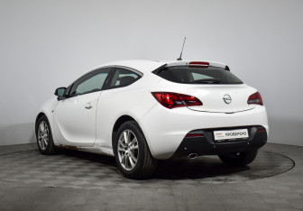 Подержанный автомобиль Opel Astra Hatchback 2013 года (7 фото)