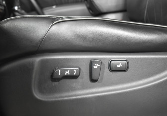 Подержанный автомобиль Infiniti QX56 2011 года (24 фото)