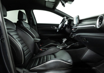 Подержанный автомобиль Kia Cerato Sedan 2022 года (24 фото)