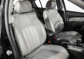 Подержанный автомобиль Chevrolet Cruze Hatchback 2012 года (18 фото)