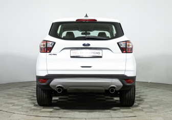 Подержанный автомобиль Ford Kuga 2017 года (6 фото)