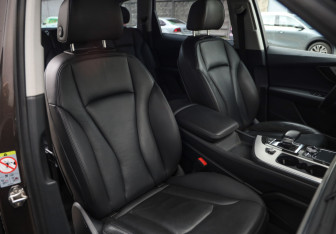 Подержанный автомобиль Audi Q7 2017 года (23 фото)
