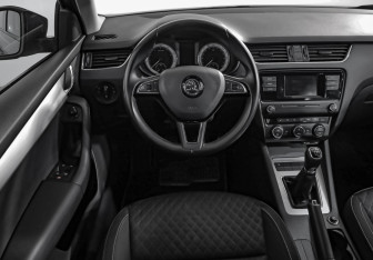 Подержанный автомобиль Skoda Octavia Liftback 2016 года (10 фото)