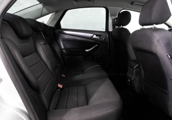 Подержанный автомобиль Ford Mondeo Sedan 2014 года (14 фото)