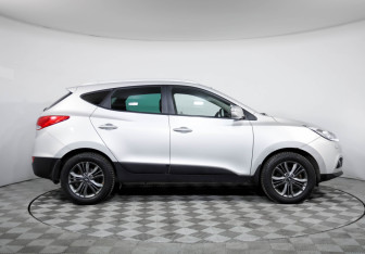 Подержанный автомобиль Hyundai ix35 2014 года (4 фото)