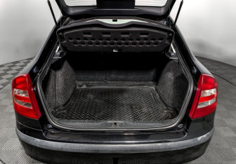 Подержанный автомобиль Skoda Octavia Liftback 2008 года (18 фото)