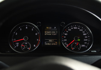 Подержанный автомобиль Volkswagen Passat CC 2012 года (12 фото)