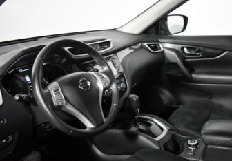 Подержанный автомобиль Nissan X-Trail 2015 года (9 фото)