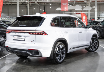 Подержанный автомобиль Geely Monjaro 2023 года (7 фото)