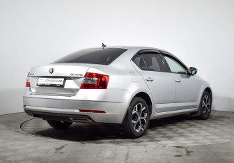 Подержанный автомобиль Skoda Octavia Liftback 2019 года (5 фото)