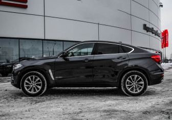 Подержанный автомобиль BMW X6 2017 года (10 фото)