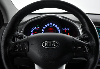 Подержанный автомобиль Kia Sportage 2012 года (17 фото)