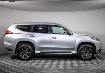 Подержанный автомобиль Mitsubishi Pajero Sport 2018 года (3 фото)