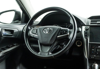 Подержанный автомобиль Toyota Camry Sedan 2016 года (21 фото)