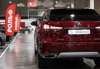 Подержанный автомобиль Lexus RX 2021 года (10 фото)