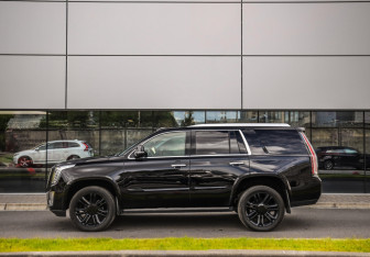 Подержанный автомобиль Cadillac Escalade Suv 2016 года (9 фото)