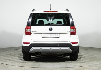 Подержанный автомобиль Skoda Yeti 2015 года (6 фото)