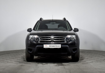 Подержанный автомобиль Renault Duster 2014 года (2 фото)