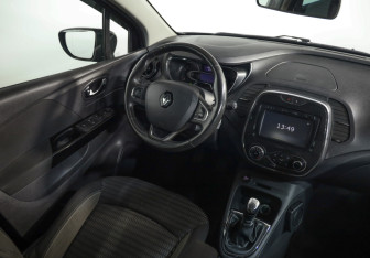 Подержанный автомобиль Renault Kaptur 2017 года (8 фото)