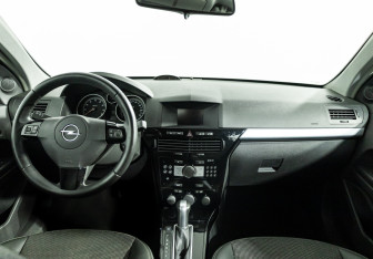 Подержанный автомобиль Opel Astra Hatchback 2007 года (13 фото)