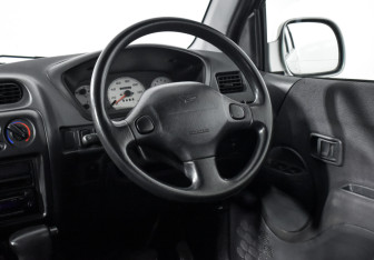 Подержанный автомобиль Daihatsu Terios 2004 года (11 фото)