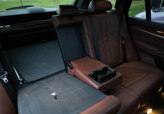 Подержанный автомобиль BMW X5 M 2015 года (30 фото)