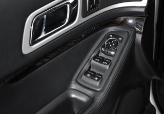 Подержанный автомобиль Ford Explorer 2013 года (10 фото)