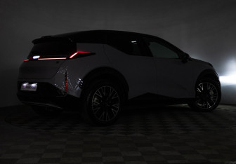 Подержанный автомобиль Zeekr X 2023 года (32 фото)