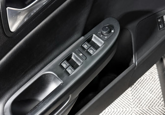 Подержанный автомобиль Volkswagen Passat Sedan 2006 года (10 фото)