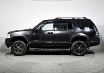 Подержанный автомобиль Ford Explorer 2005 года (8 фото)